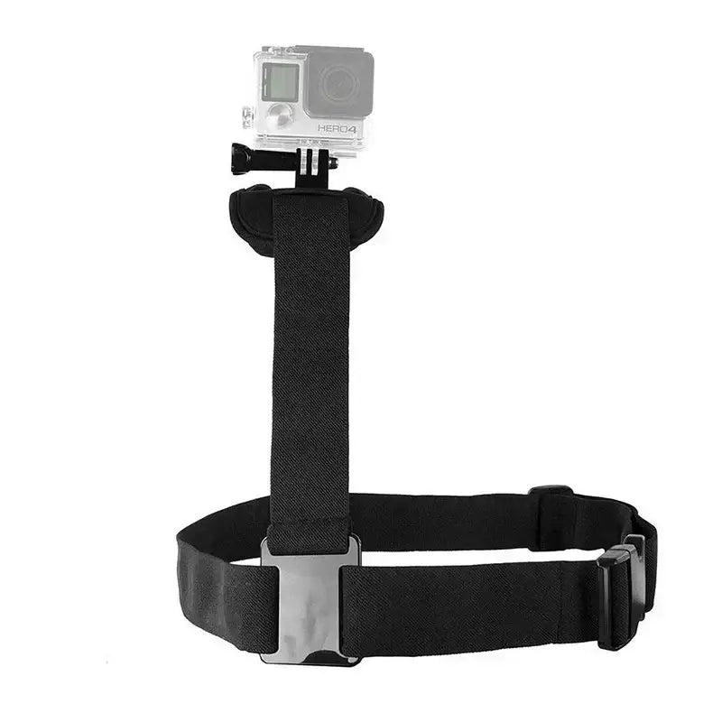Svart bröstrem för actionkamera med monterad GoPro Hero4 på vit bakgrund