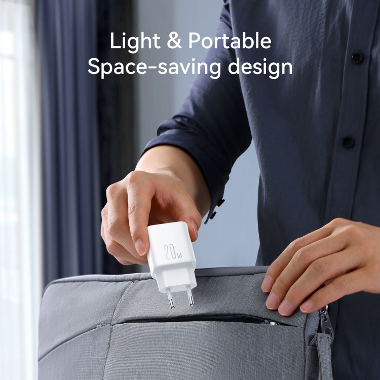 JOYROOM USB-C Laddare 20W med PD-teknik för snabb och effektiv laddning av mobila enheter. Svart, kompakt design.